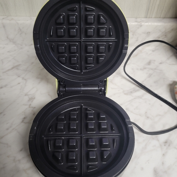 Curtis Stone 5" Stuffed Waffle Maker in Yellow - Picture 2 of 2